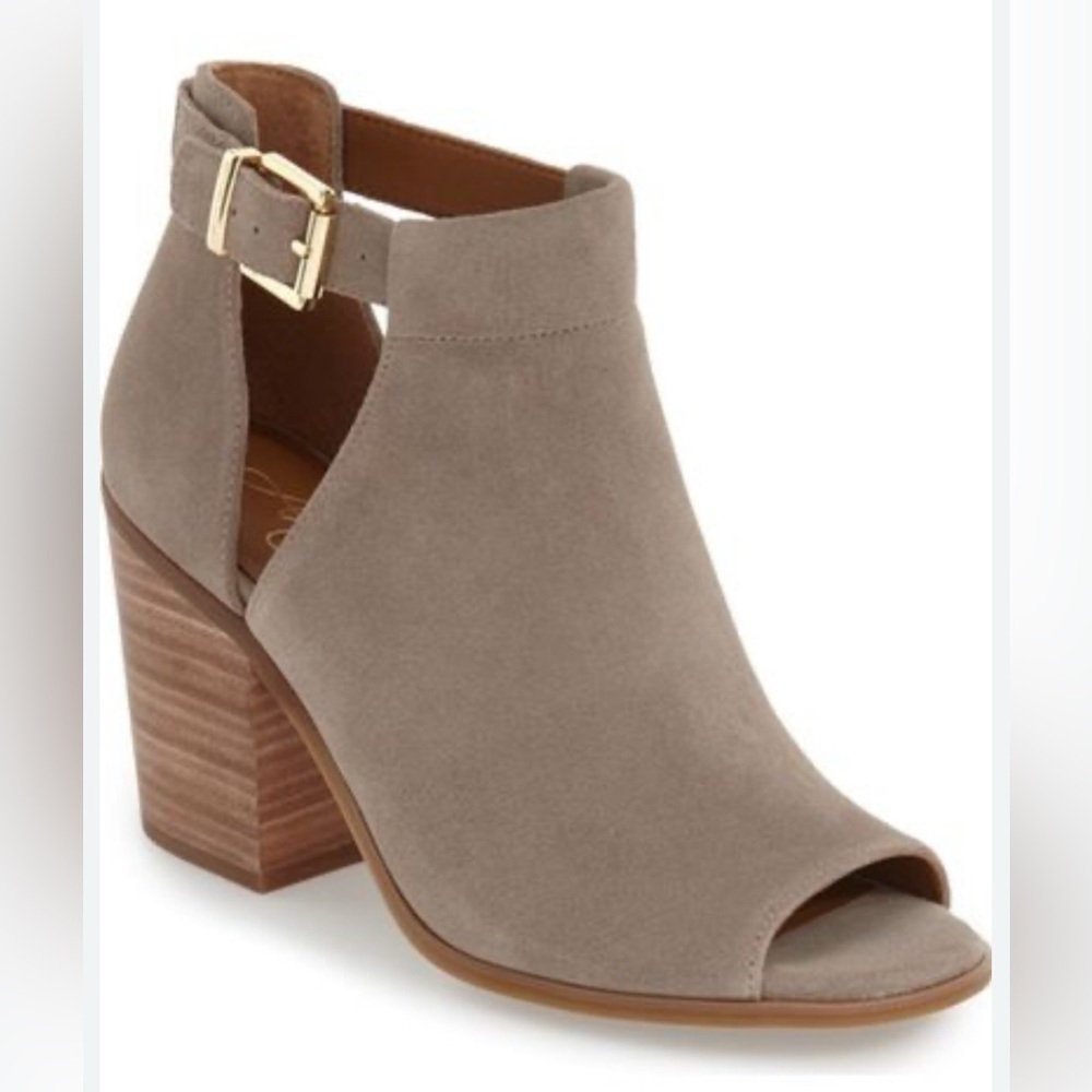 Arturo Chiang ‘Cordeliah' Split Shaft Peep Toe Suede Bootie. Stacked heel. Sz 9